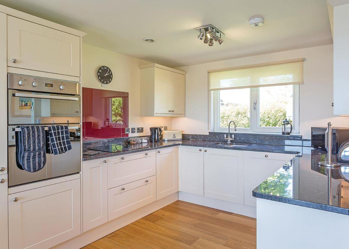 Swandown Lodges Chard Exterior photo