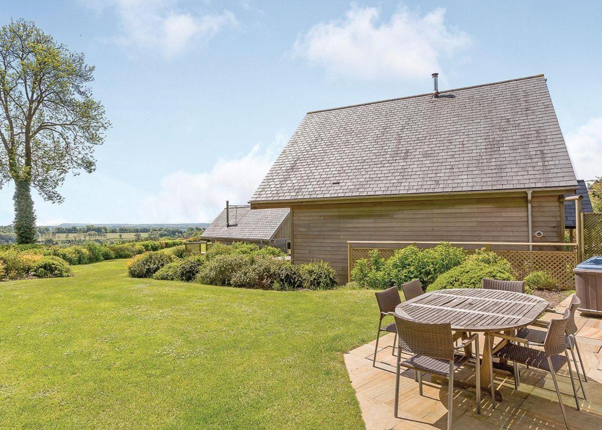 Swandown Lodges Chard Exterior photo