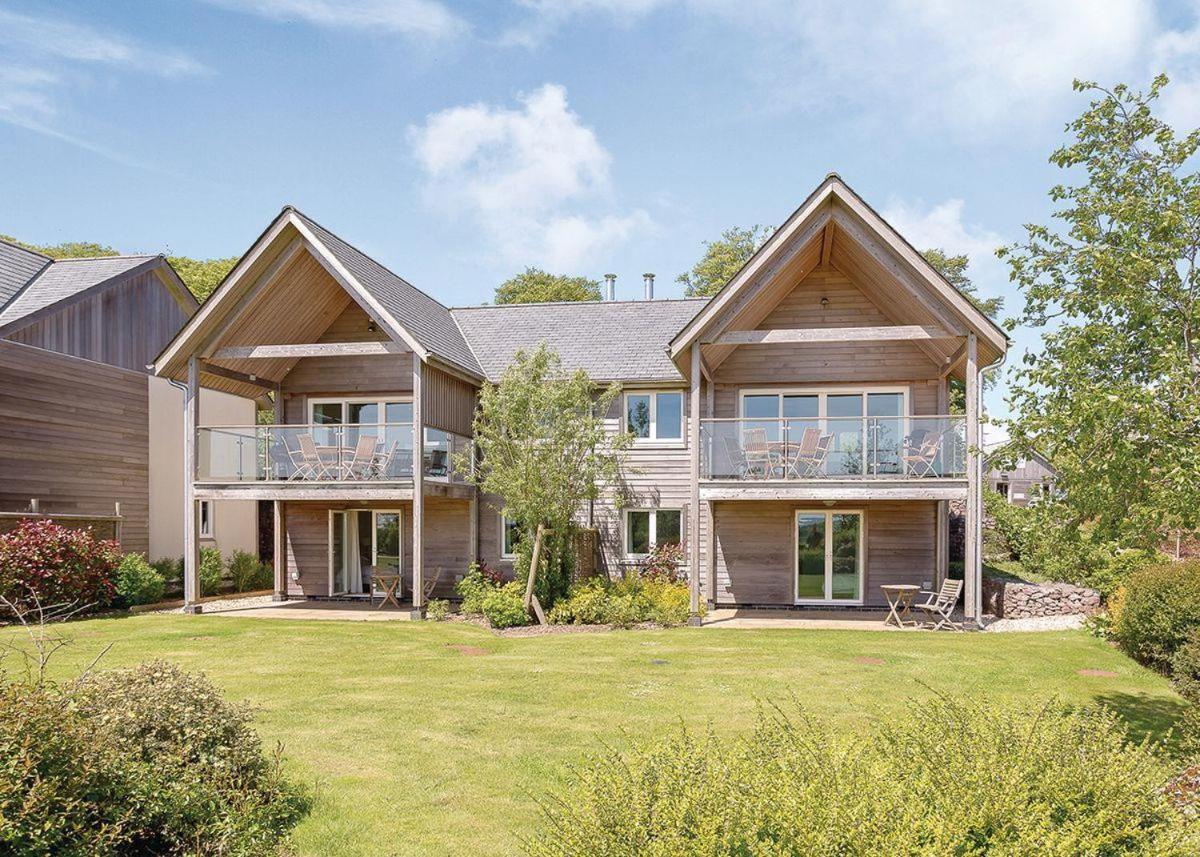 Swandown Lodges Chard Exterior photo