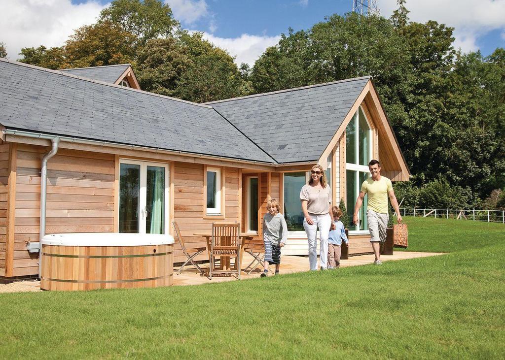 Swandown Lodges Chard Exterior photo