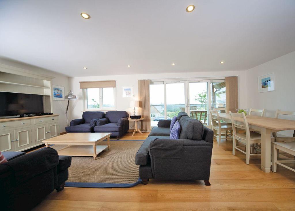 Swandown Lodges Chard Exterior photo